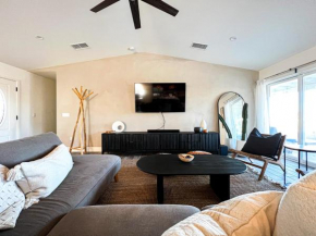 Modern Home with Hot Tub + Open Desert Views + Hammocks + Fire Pit + Game Room